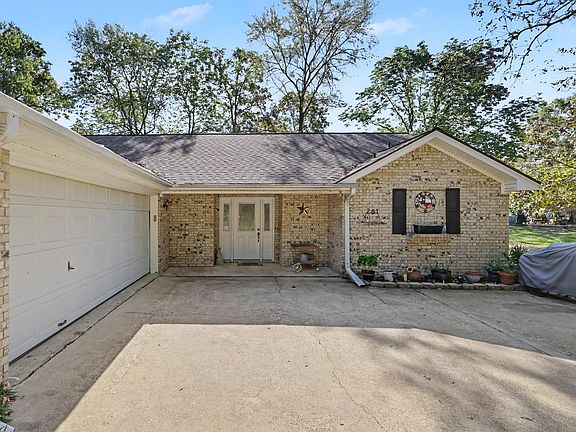 3rd image of 281 Broadmoor Dr