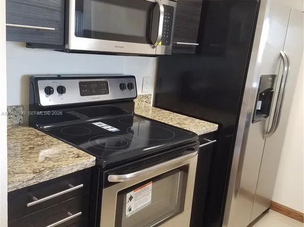 8180 Geneva Ct APT 428, Doral, FL 33166