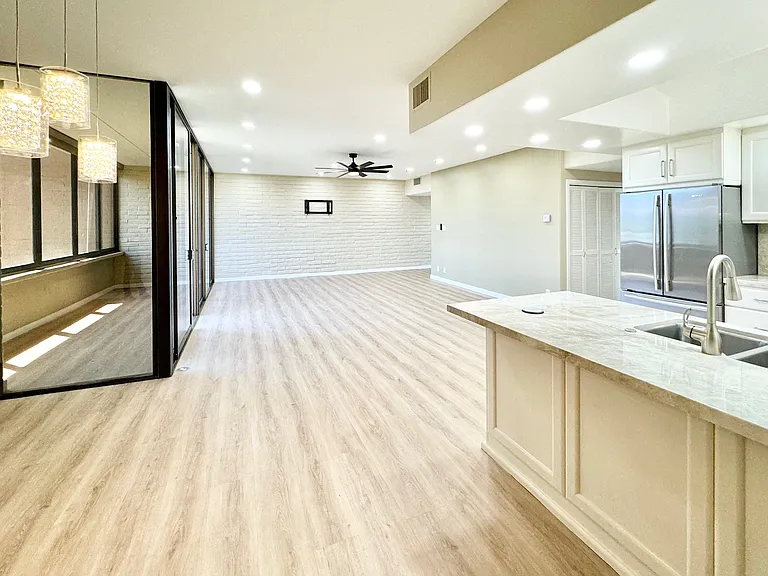 1200 Riverside Dr #1270 — Photo 4