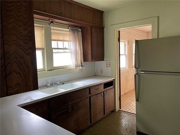 3rd image of 228 N McKinley Ave
