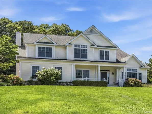 5 Preston Hollow Court, Northport, NY 11768