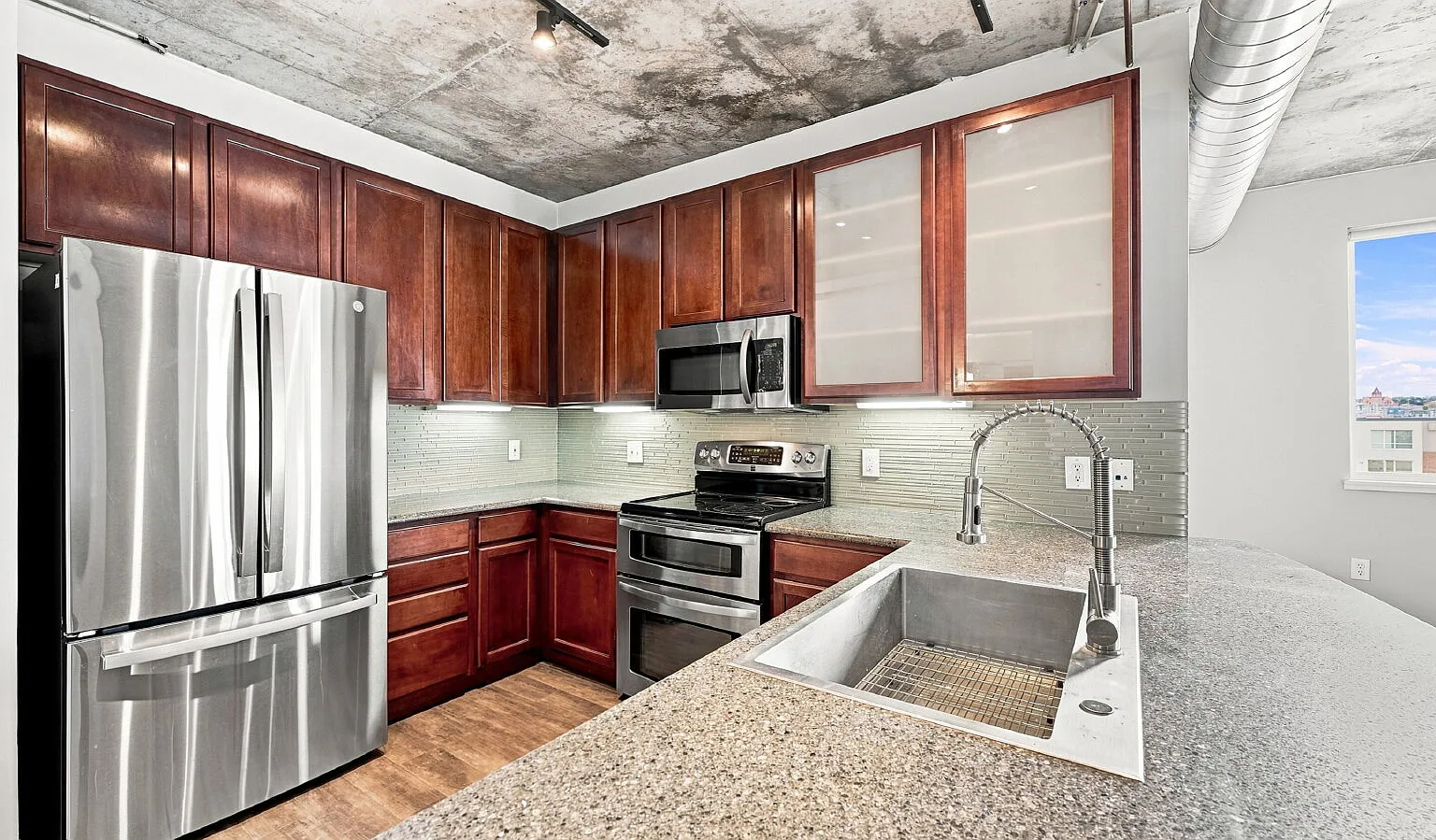 2 bed, 1.0 bath, 1097 sqft, $2,821 — Photo 4