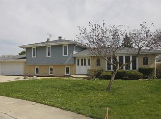 509 S Inner Circle Dr, Mount Prospect, IL 60056