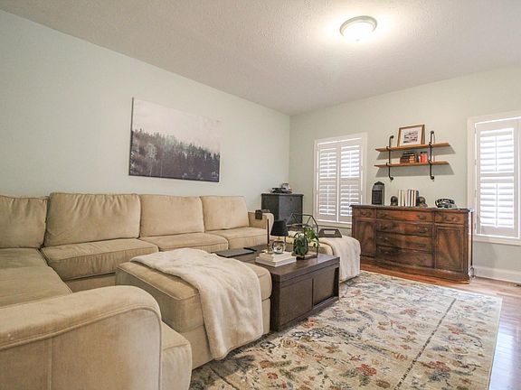 5th image of 614 Wheatland Dr