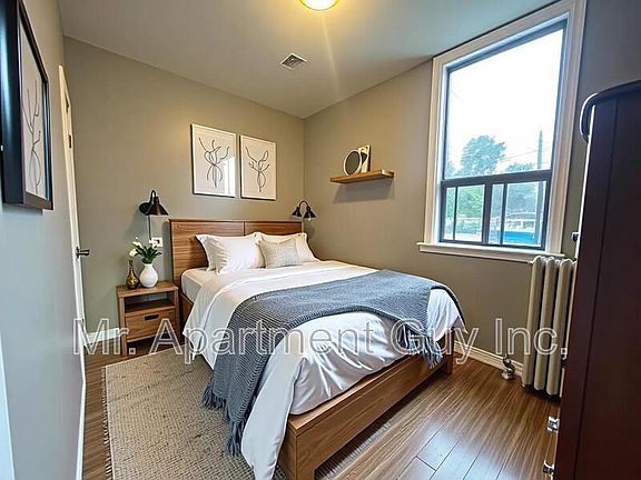 2nd image of 44 Victoria Ave S Unit 105