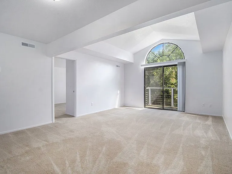 Hurwich Farms Apartments — Photo 15