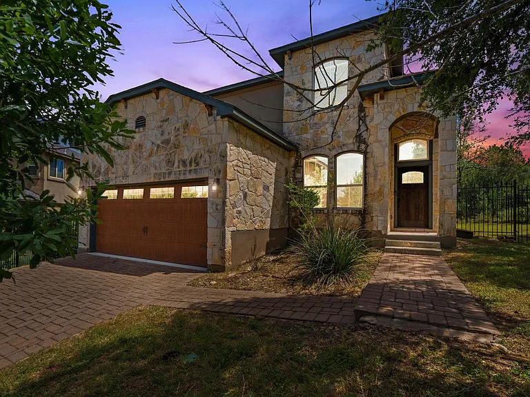 307 Parkside Dr — Photo 33