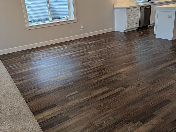 5th image of 984 W 1950 N #1