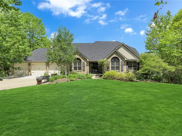161 Walnut Ridge Dr, Beaver Falls, PA 15010