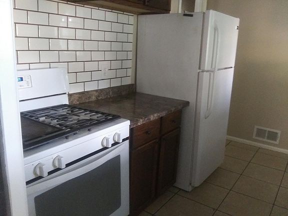 2nd image of 1604 Oakes Ave