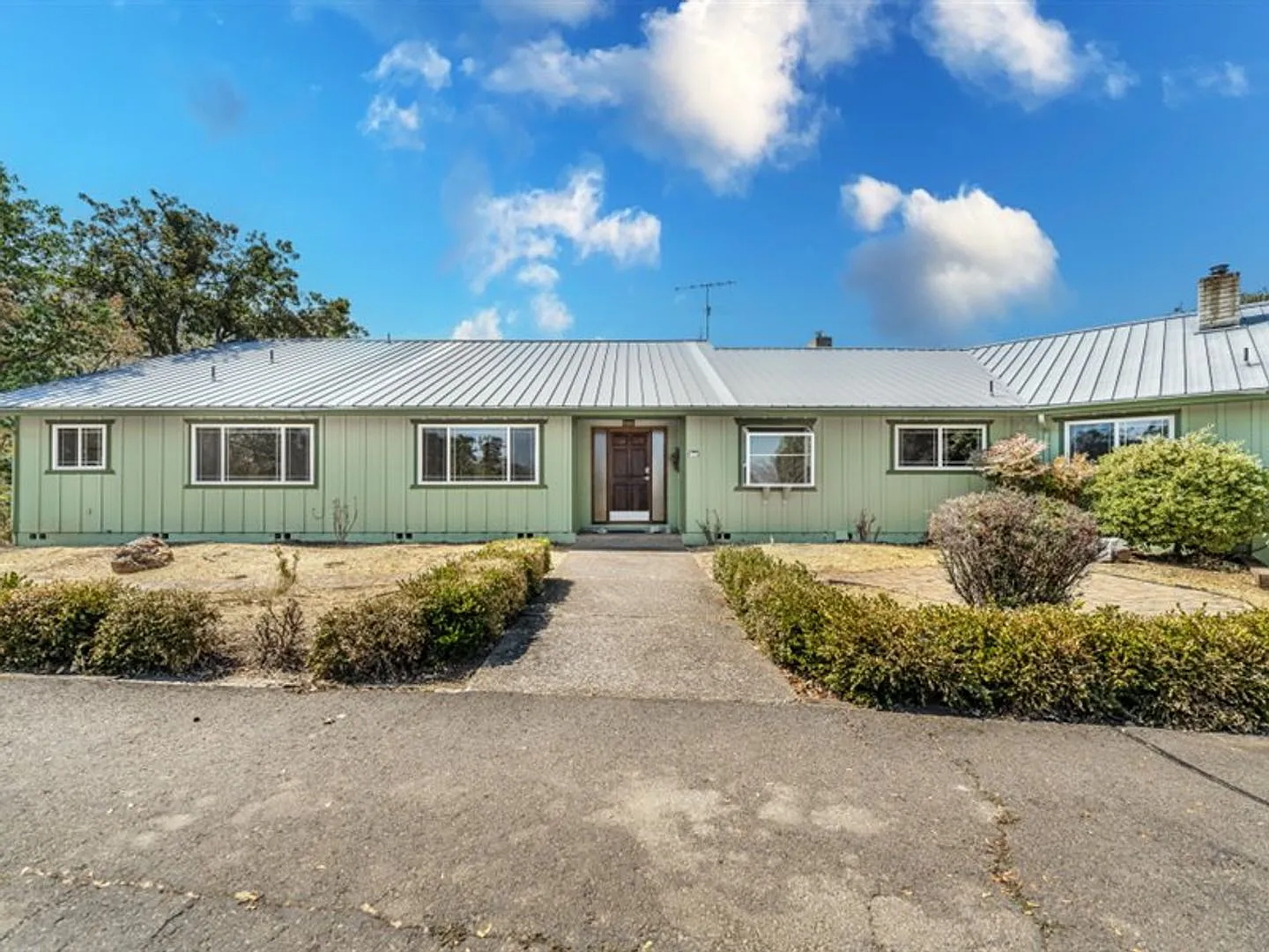 Ranch style 3 Bed 3 Bath home on 87 acres — Photo 4