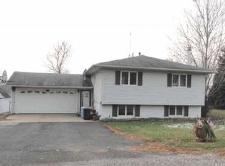 400 Maple Dr, Walford, IA 52351