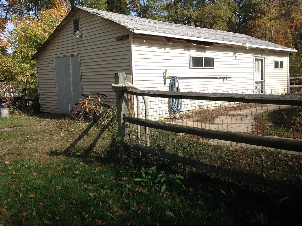 2nd image of 4392 Crestview Dr
