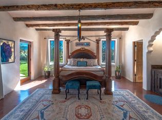 23 Las Tusas Rd, Ranchos De Taos, NM 87557