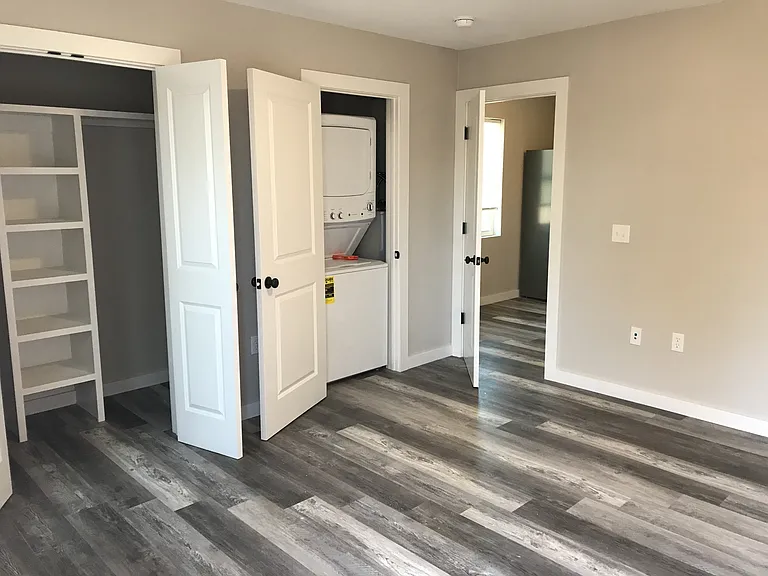 405 E Smith St #101 — Photo 9