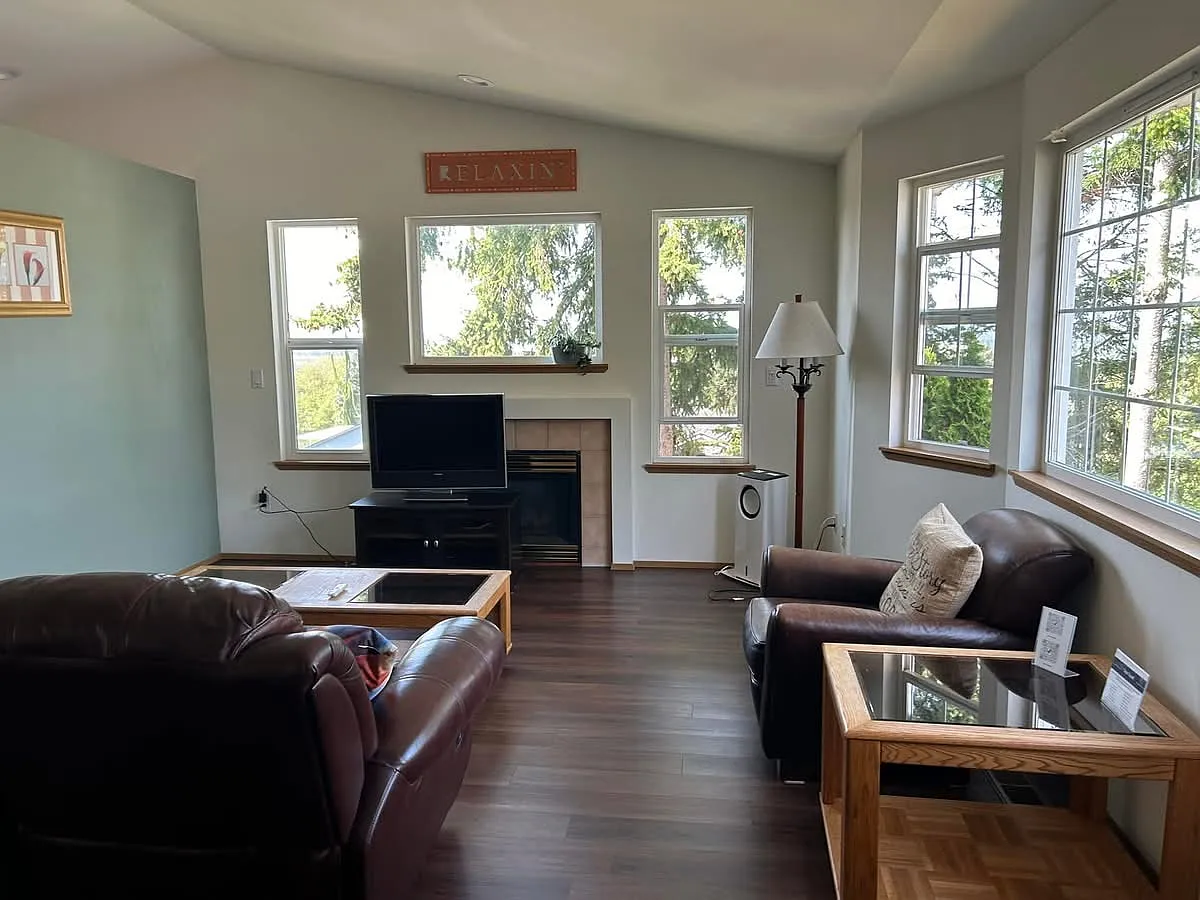 Sunset View Room With Shared Bath — Photo 2