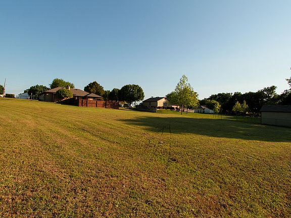 3rd image of 530 Overland Dr