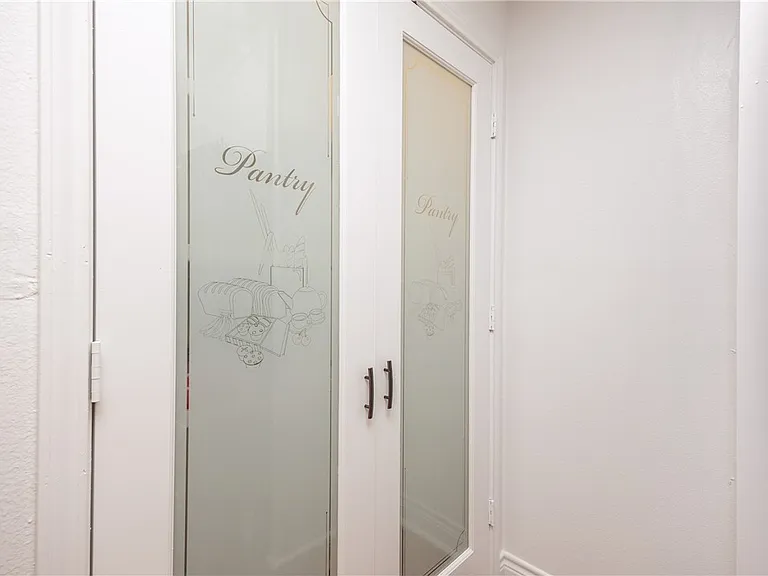 830 Crestview Dr — Photo 18