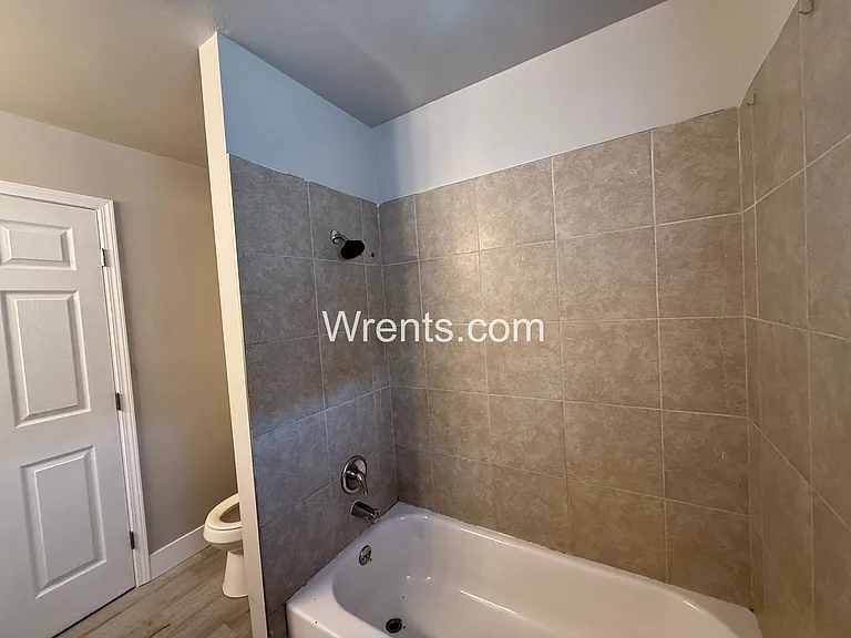 1718 W Boone Ave — Photo 9