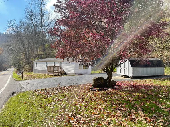 851 Hardins Run Rd, New Cumberland, WV 26047