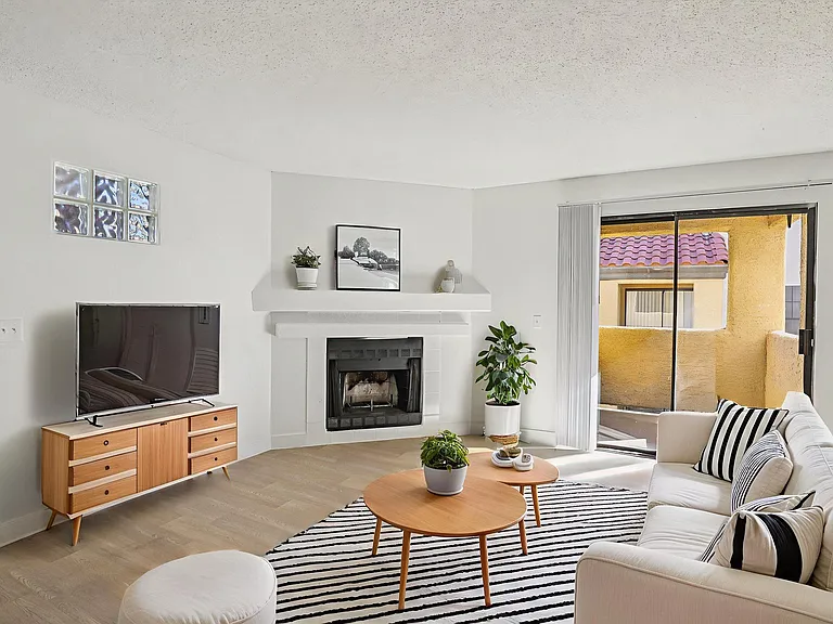 Desert Vistas Apartments — Photo 1
