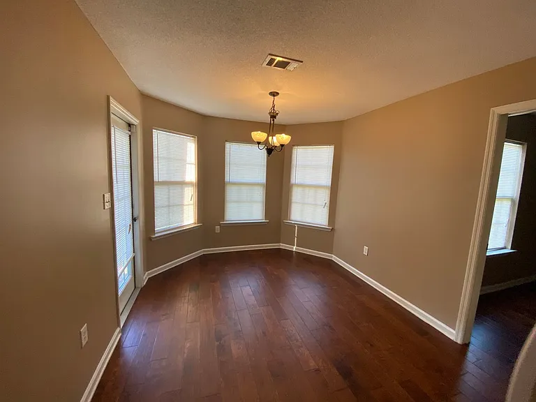 4898 Grant Dr — Photo 6