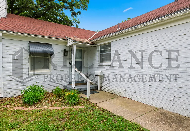 1458 N Old Manor Rd — Photo 2