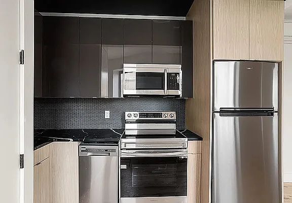 3rd image of 483 Willis Ave #3C