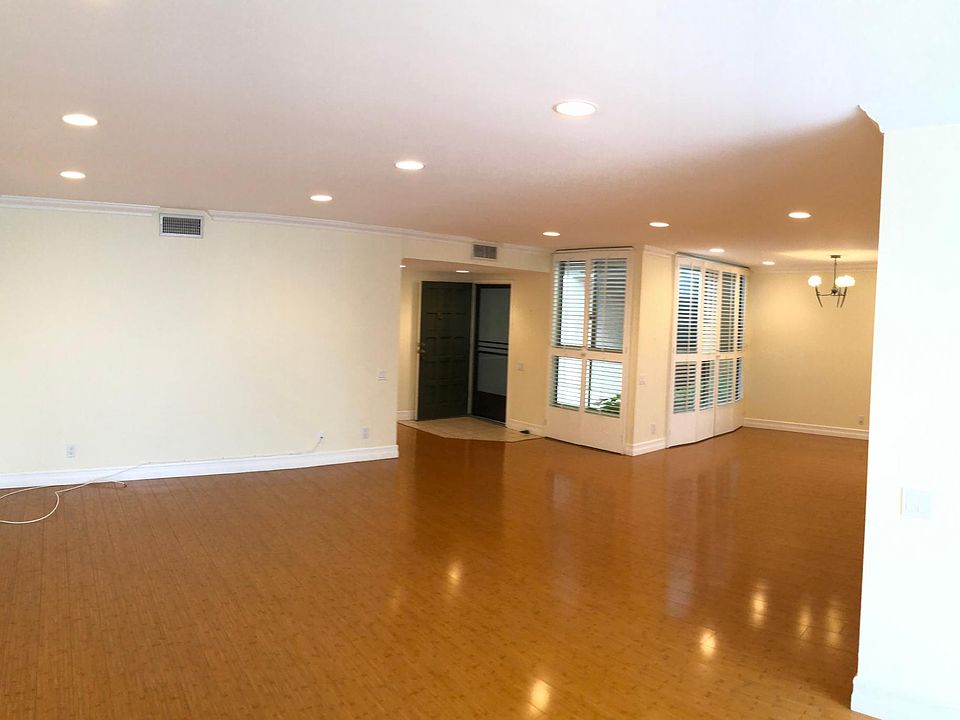 1st image of 5301 Balboa Blvd Unit L9