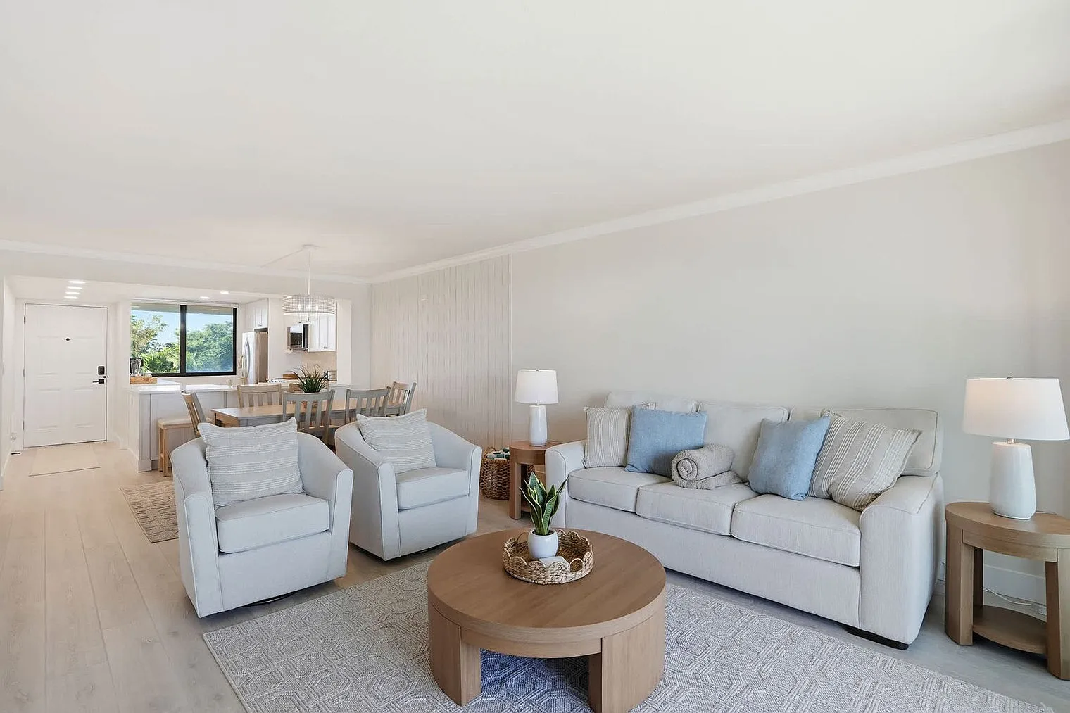 2 bed, 2.0 bath, 1022 sqft, $5,558 — Photo 3