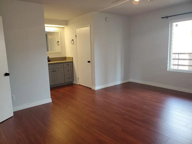 10119 Pinewood Ave — Photo 13