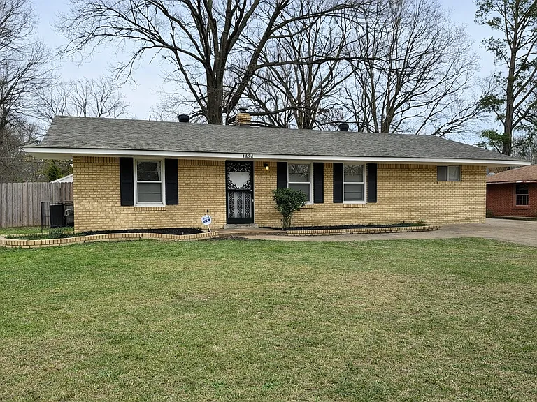 4898 Dianne Dr — Photo 1