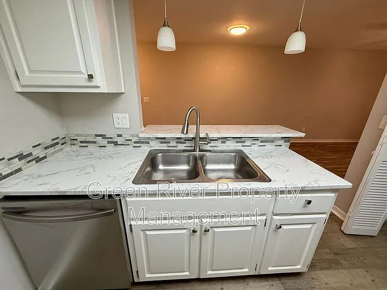 7665 Jana Ln S — Photo 3