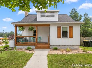 214 Lewis St, Rockford, MI