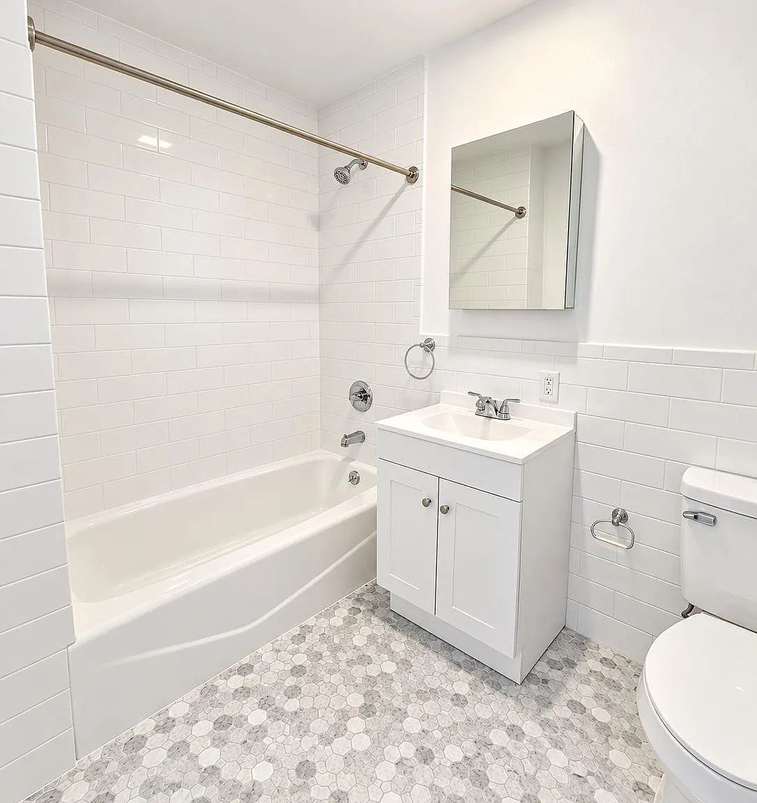 2 bed, 1.0 bath, 808 sqft, $2,100 — Photo 3
