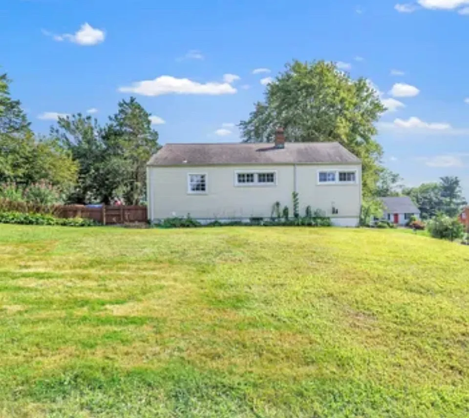 19 Sunset Dr — Photo 3