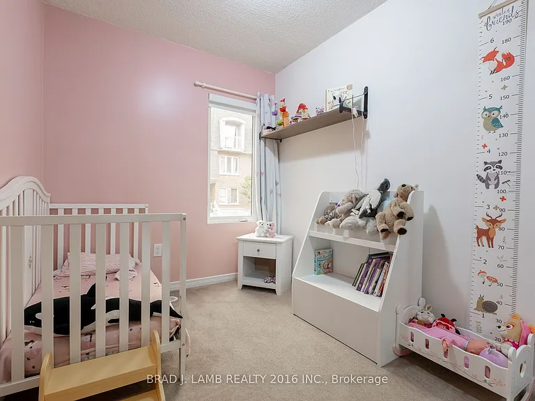 25 Turntable Cres #Townhouse 137 — Photo 7