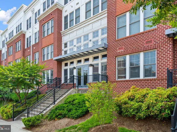 1418 N Rhodes St #B128, Arlington, VA 22209