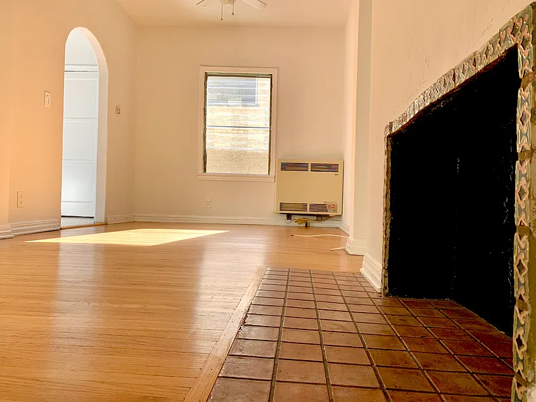 1275 N Hayworth Ave #106 — Photo 4