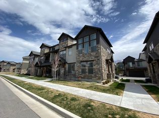 10469 S Beetdigger Blvd, Sandy, UT 84070