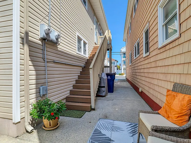 7000 Winchester Ave — Photo 41