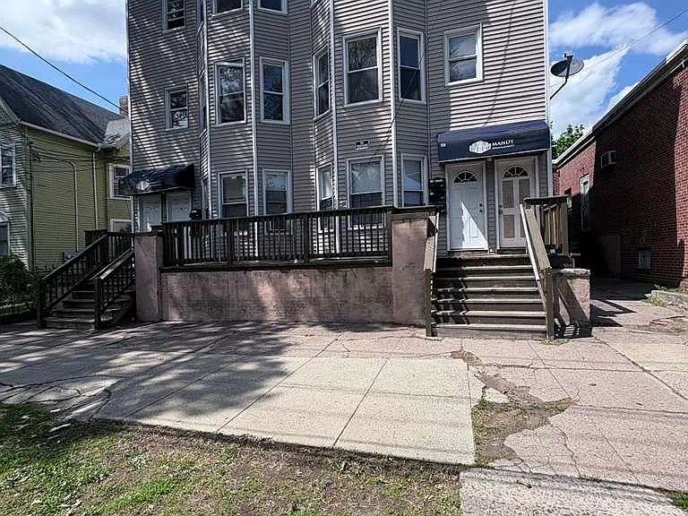 59 Derby Ave #2R — Photo 10