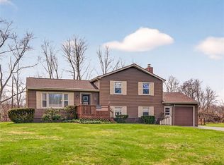 157 Garden Pkwy, Henrietta, NY