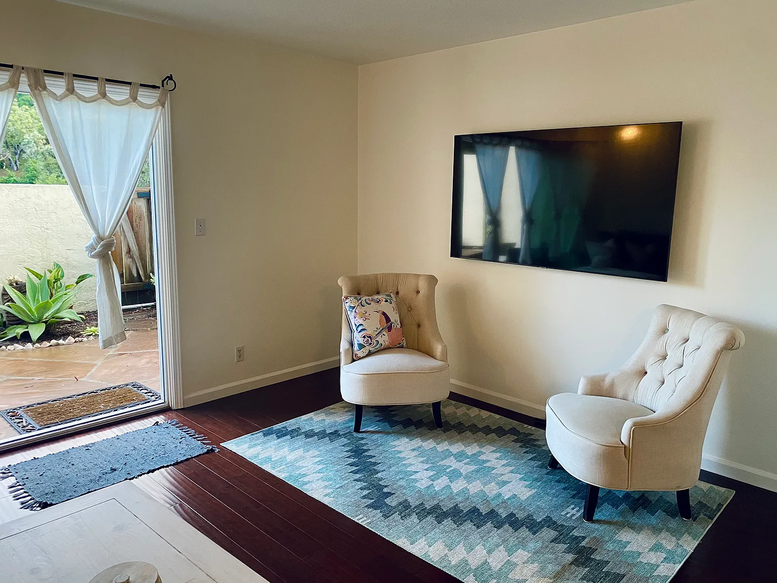 2 bed, 1.5 bath, $4,000 — Photo 2