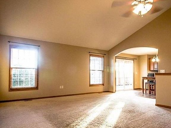 3rd image of 2713 Valley Dr