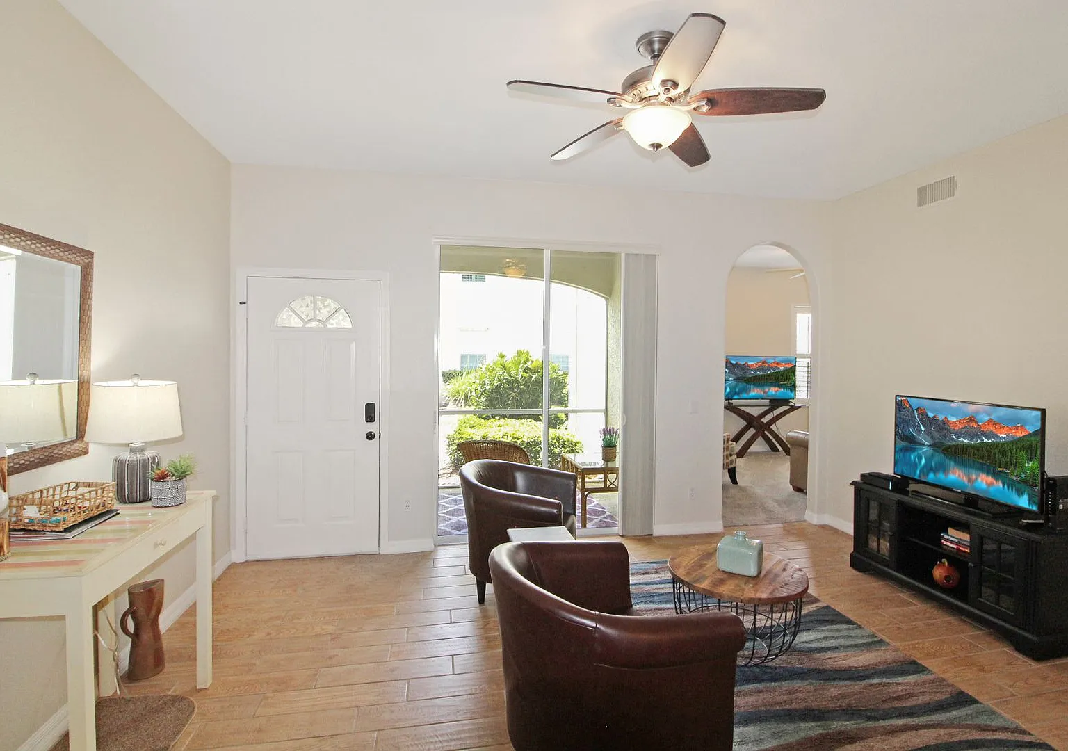 L'Pavia Annual Condo for Rent — Photo 4