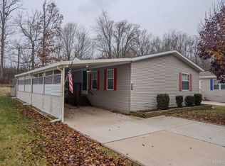 13480 Denver Dr, Hartland, MI 48353