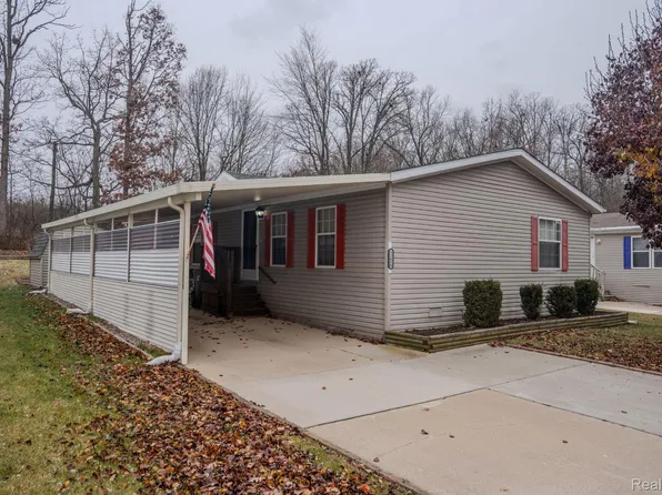 13480 Denver Dr, Hartland, MI 48353