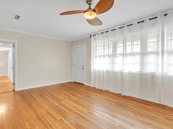 3rd image of 604 Stiles Ave