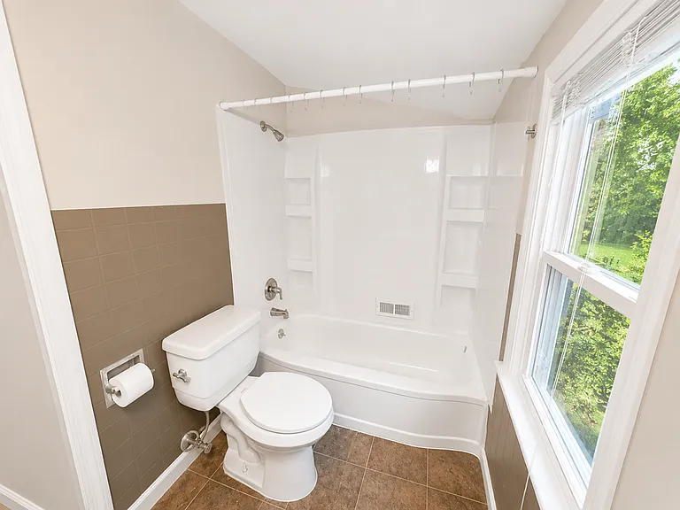 1142 Lilac Ave #1 — Photo 5